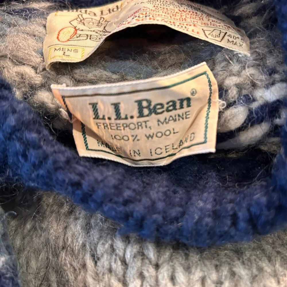 L.L. Bean Vintage Navy and Gray Crewneck Sweater - Picture 2 of 3